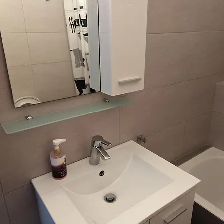 Samaras In Lejlighed *