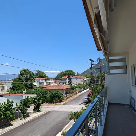 Samaras In Lejlighed *