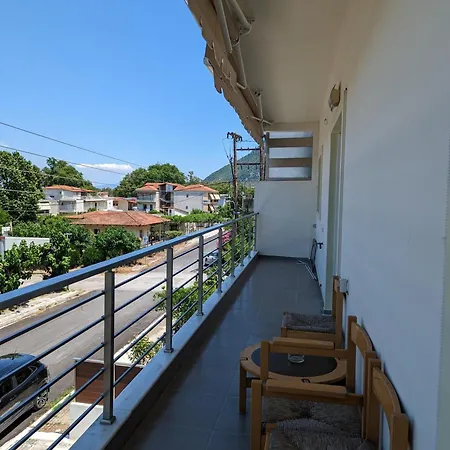 Samaras In Lejlighed *