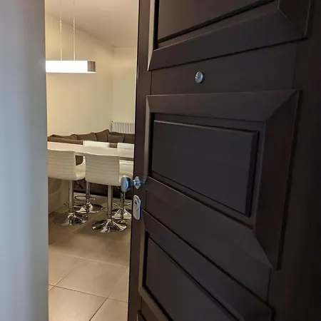 Samaras In Lejlighed Kamena Vourla