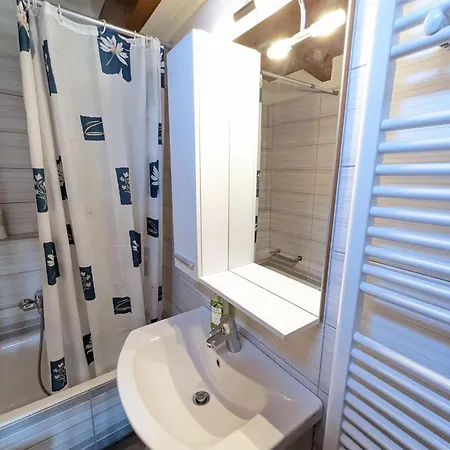 Samaras In Kamena Vourla