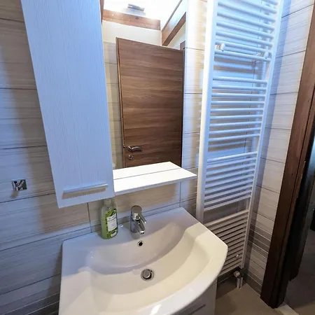 Samaras In Lejlighed