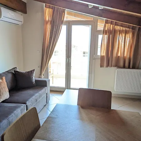 Samaras In Kamena Vourla