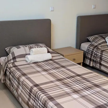 Samaras In Lejlighed *