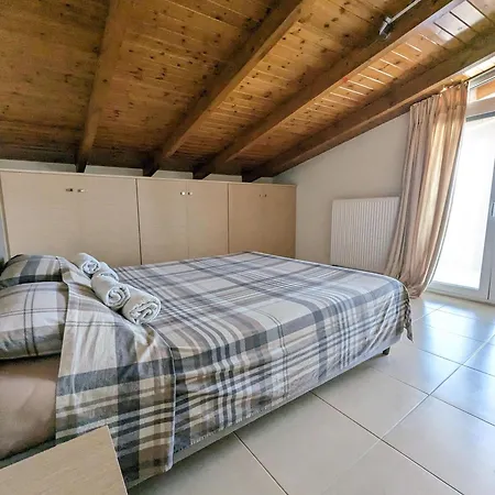 Samaras In Kamena Vourla