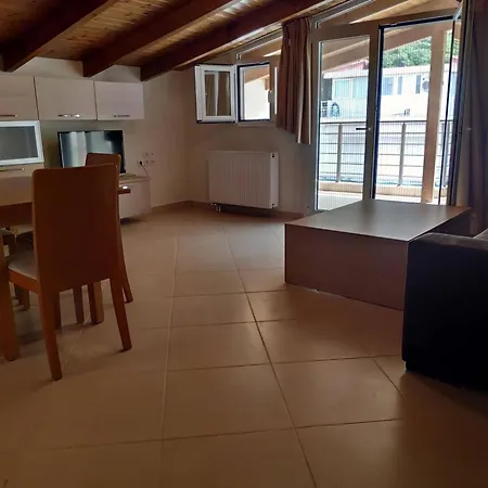 Samaras In Lejlighed Kamena Vourla