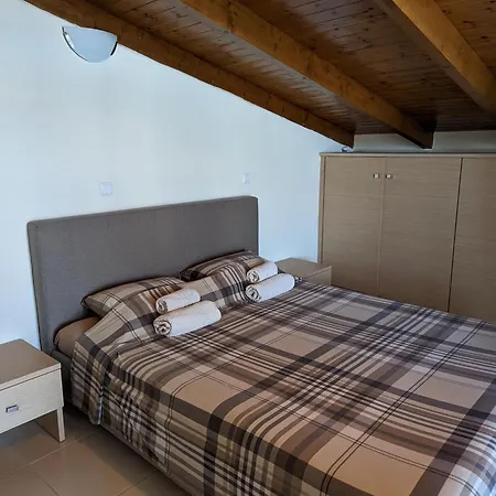 Samaras In Lejlighed Kamena Vourla