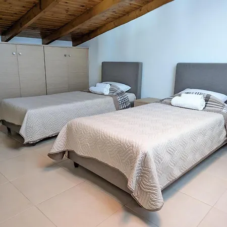 Samaras In Lejlighed Kamena Vourla