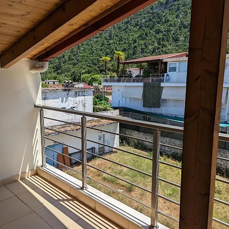 Samaras In Lejlighed