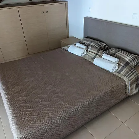 Samaras In Lejlighed *