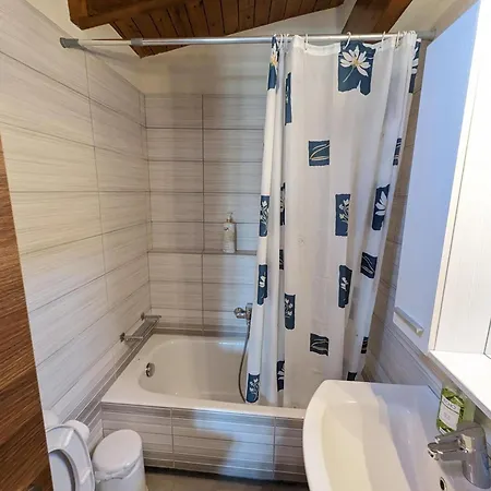 Samaras In Lejlighed Kamena Vourla