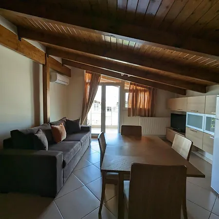 Lejlighed Samaras In *