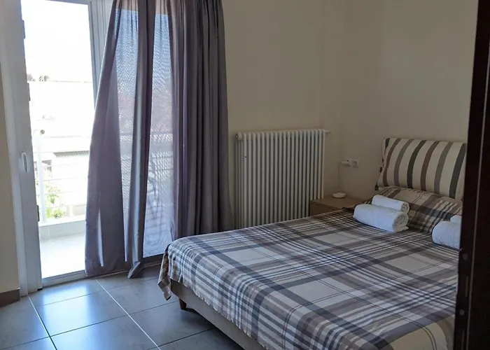 Samaras In Apartment Kamena Vourla