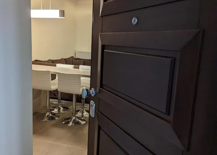 Samaras In Apartment Kamena Vourla