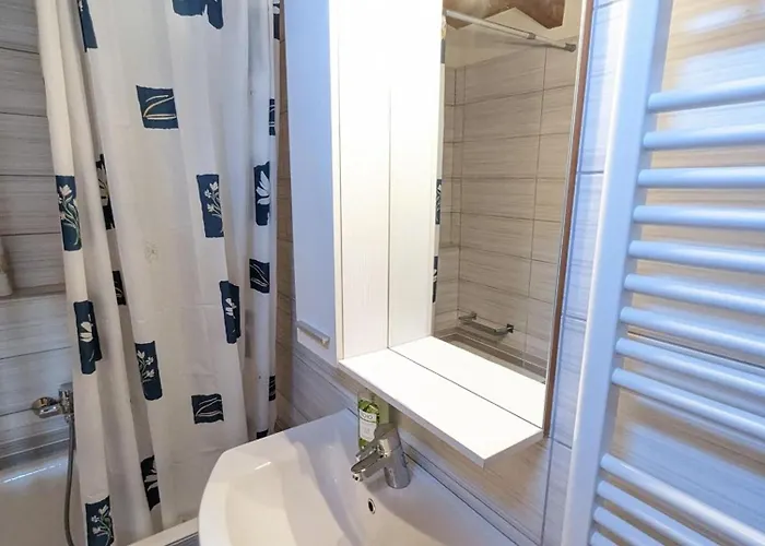 Samaras In Kamena Vourla