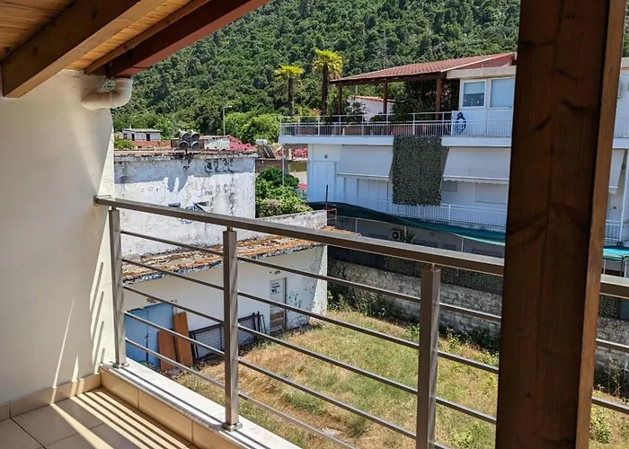 Samaras In Apartment