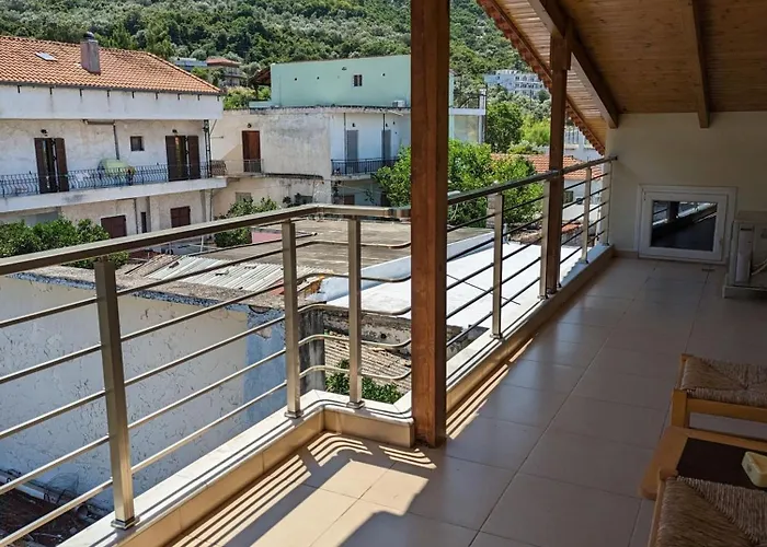 Samaras In Apartment Kamena Vourla